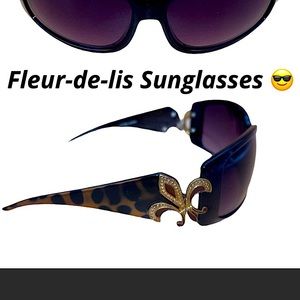NWOT~Fleur-de-lis Animal print Sunglasses 🕶